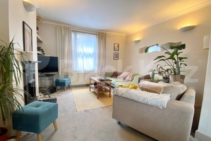 Bright & airy, offering approximately 1050 Sq. Ft.of living & entertaining space Henshaw Street, Elephant and Castle